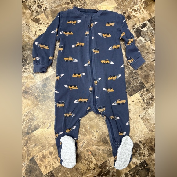 4-30$ Pekkle snow truck print Pajamas 12months - Picture 1 of 5